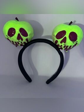 DISNEY PARKS EVIL QUEEN POISON APPLE MICKEY EARS SNOW WHITE GLOW IN THE DARK